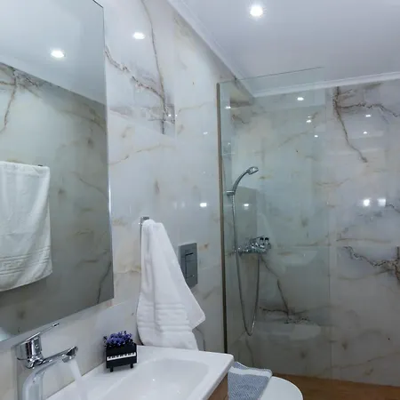 Elite & Maisonettes Apartment *